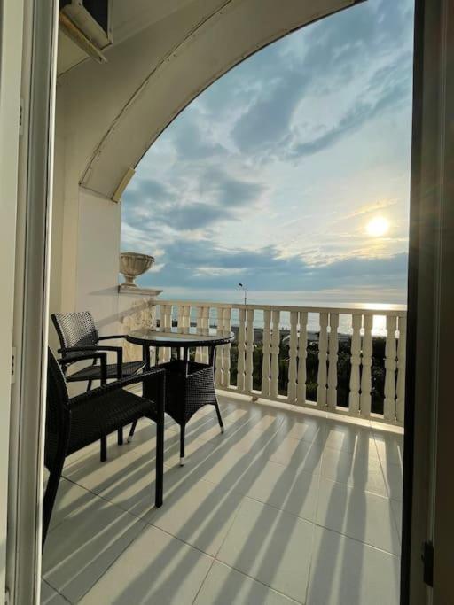 Sea View Studio Apartment In Gonio-Квариати Экстерьер фото